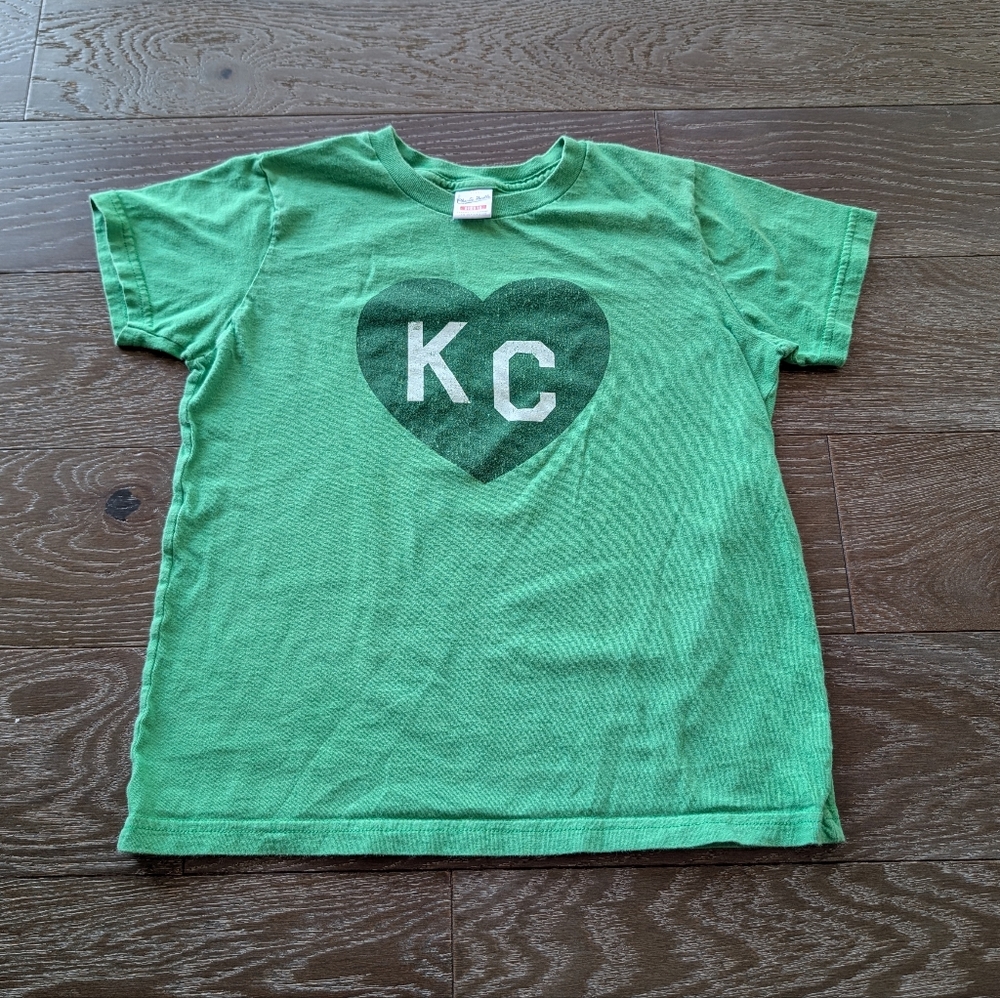 Charlie Hustle Kids Green KC Kansas City Heart T-Shirt Size 10